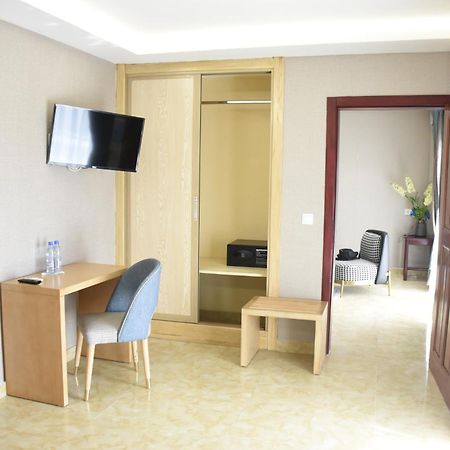 Hotel Royal Palace Douala Esterno foto