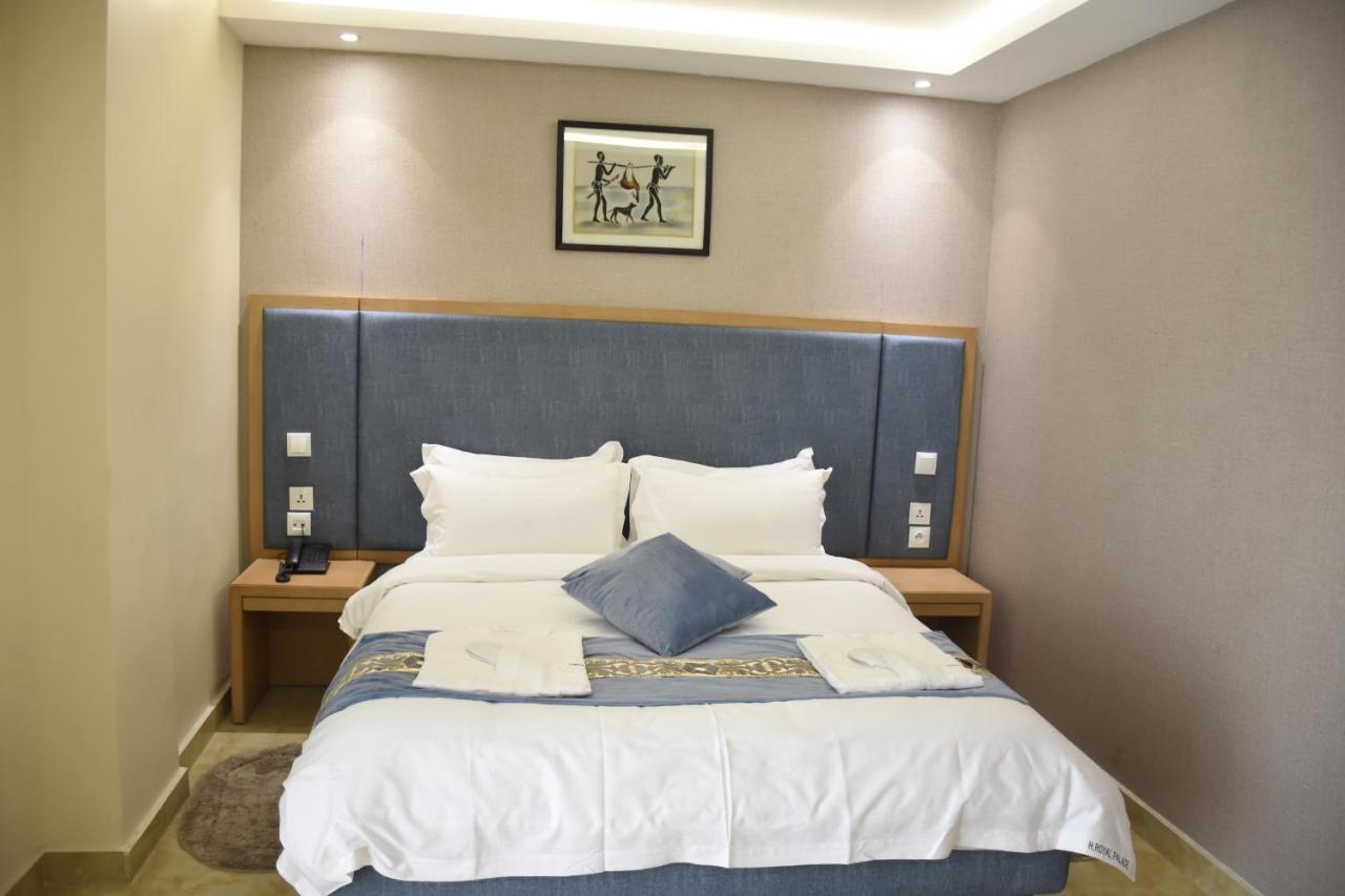 Hotel Royal Palace Douala Esterno foto