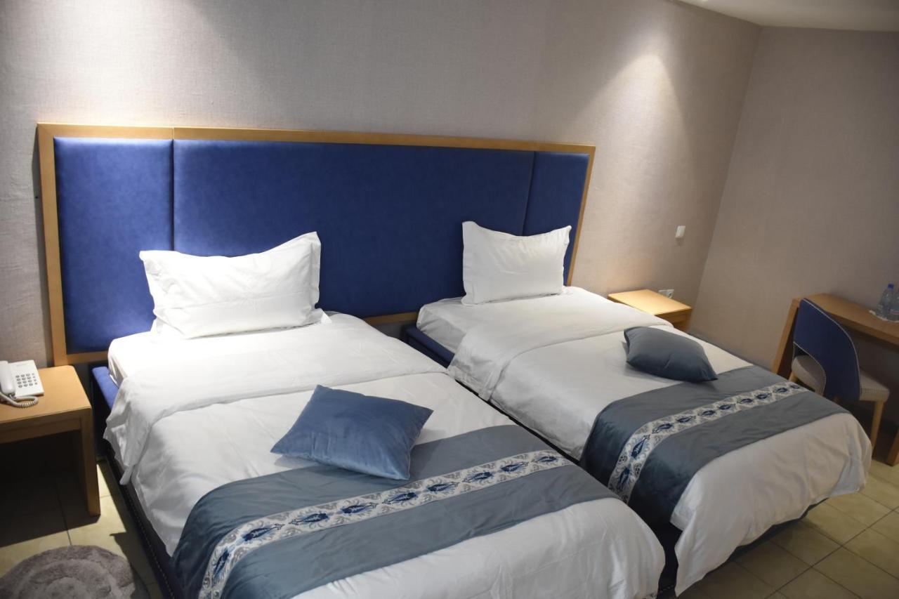 Hotel Royal Palace Douala Esterno foto