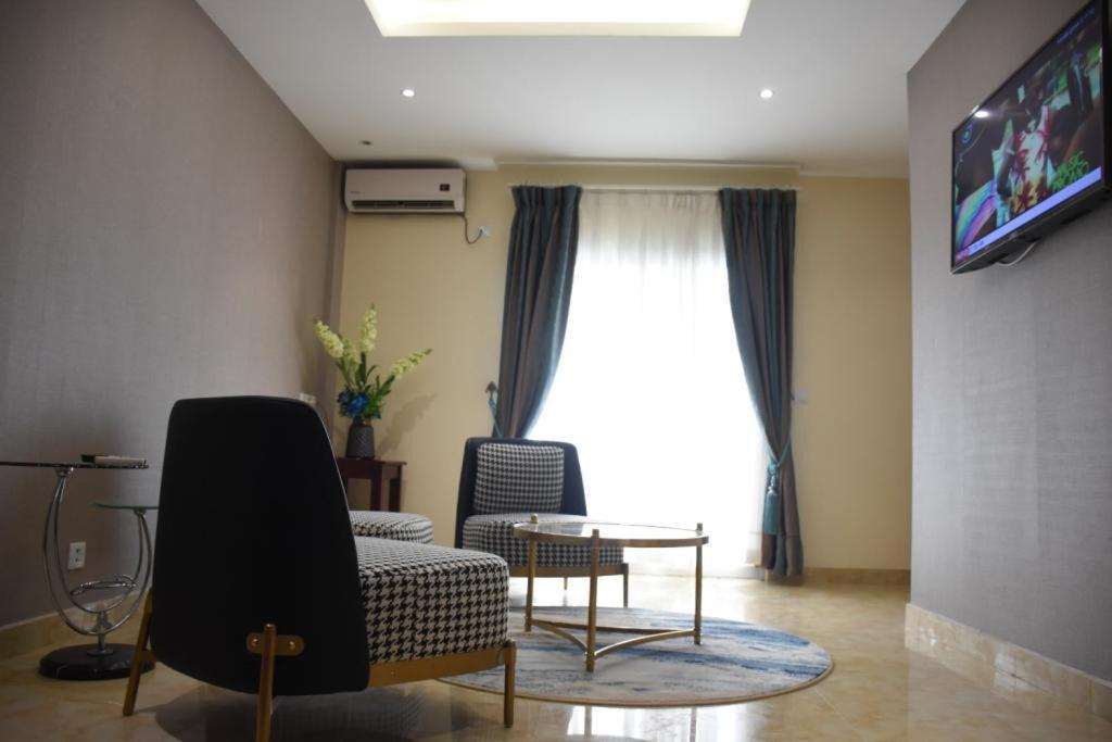 Hotel Royal Palace Douala Esterno foto