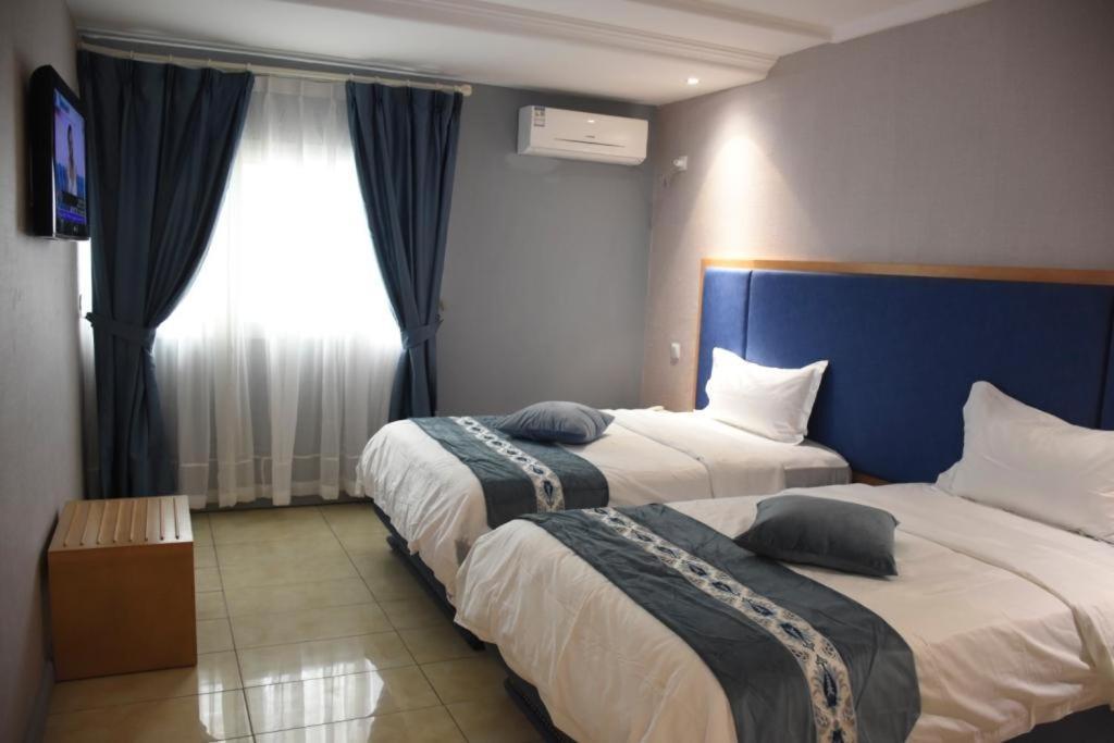 Hotel Royal Palace Douala Esterno foto
