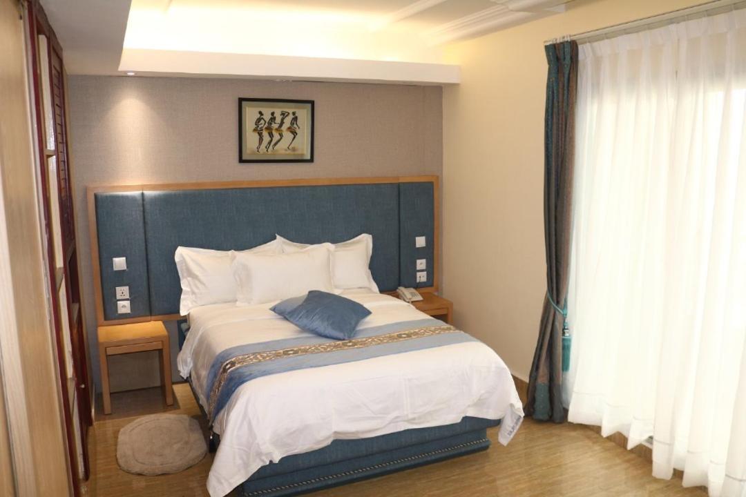 Hotel Royal Palace Douala Esterno foto