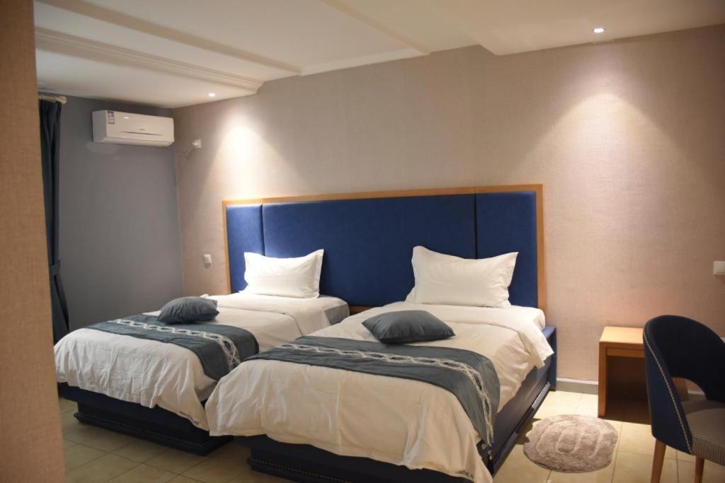 Hotel Royal Palace Douala Esterno foto